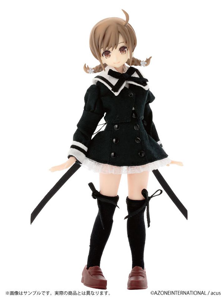 ▲ 귀엽고도 평범해 보이는 이미지와 다르게 상당히 거친 전투 스타일의 듀얼리스트인 롯카쿠 시오리. 교복차림만 봐서는 리리만큼의 귀여움을 보여준다(사진출처: AMIAMI)