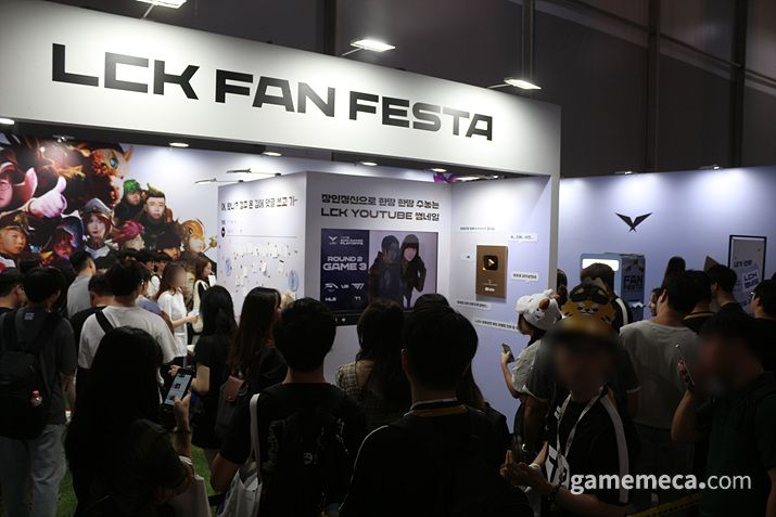 ▲ 지금까지의 LCK 역사를 살펴볼 수 있다 (사진: 게임메카 촬영)