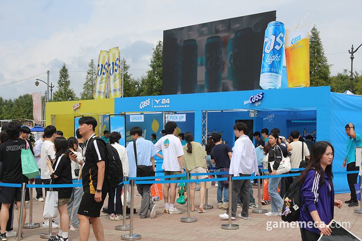 ▲ 양 팀 모두 신중하게 장비 세팅을 확인하고 있다 (사진: 게임메카 촬영)