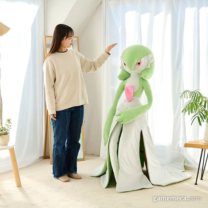 ▲ 가디안 실물 사이즈 봉제인형 (사진출처: 포켓몬 스토어 온라인)