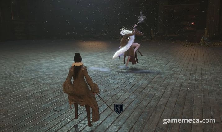 ▲ 자동으로 나오는 구르기 모션, 무적 아님 (사진: 게임메카 촬영)