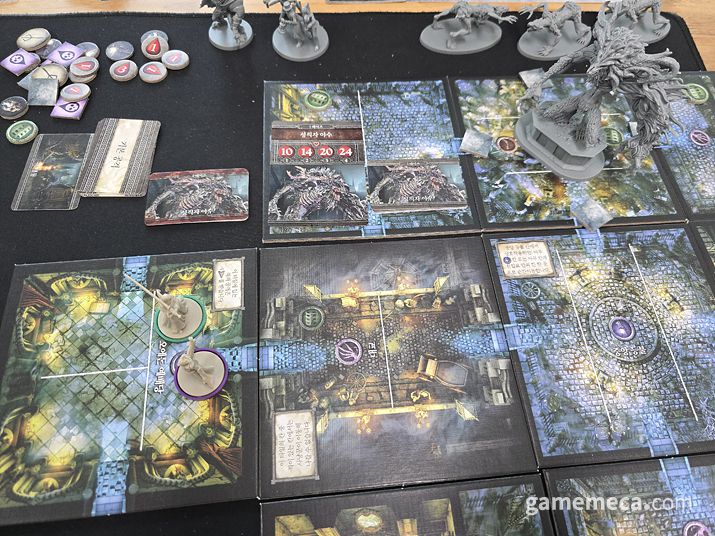 ▲ 몬스터 카드에는 적 행동 카드를 뒤집었을 때 나올 행동이 속도와 함께 표시된다 (사진: 게임메카 촬영)