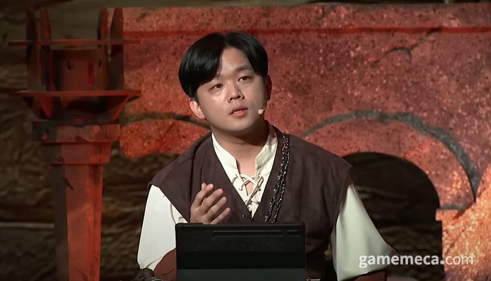 ▲ 리니지M 생방송을 진행 중인 조재경 DD (사진출처: 리니지M 공식 영상 갈무리)