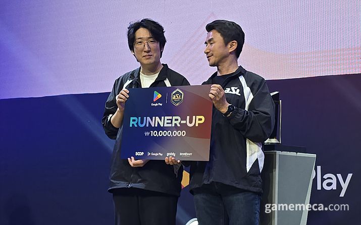 ▲ 준우승을 차지한 장윤철 선수(좌) (사진: 게임메카 촬영)