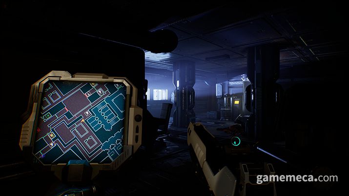 ▲ 미니맵을 들고 우주 정거장을 돌아다닌다;(사진출처: 스팀)