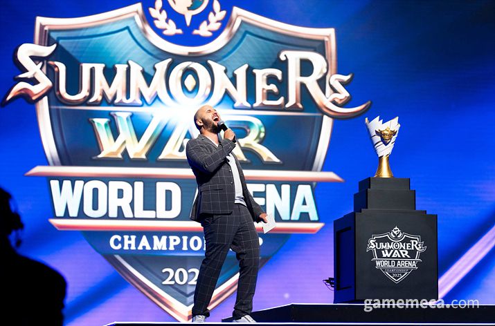 ▲ 총 12인의 선수들이 SWC2025 월드 파이널 트로피를 두고 겨룬다 (사진제공: 컴투스)