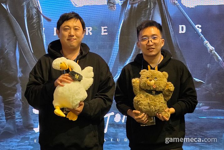 ▲ 쇼케이스에 참석한 넷이즈 이세영 총괄(좌)와 에릭 정 헤드(우) (사진: 게임메카 촬영)