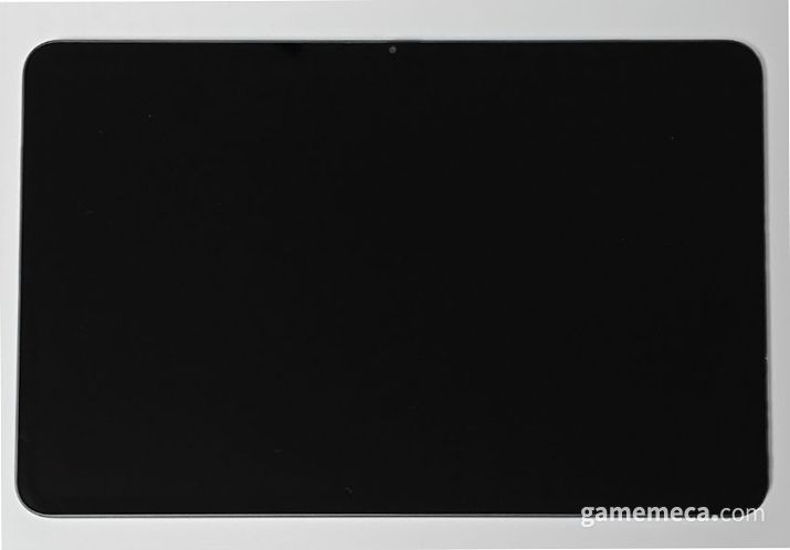 ▲ 전면은 평범해보이지만 (사진: 게임메카 촬영)