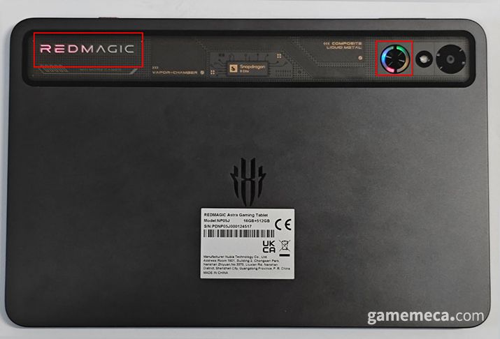 ▲ 우측엔 팬 회전, 죄측엔 사운드에 맞춰 불이 들어옵니다 (사진: 게임메카 촬영)