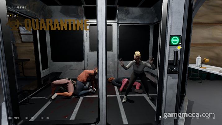 ▲ 하루가 지나자 그 중에서 감염자가 발생했다. 불로 정화시키자 (사진: 게임메카 촬영)