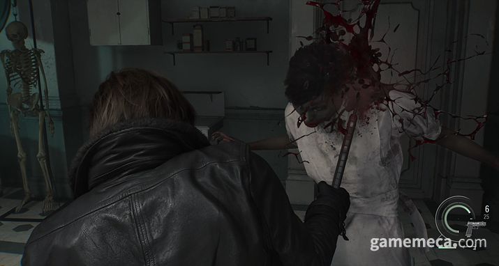 ▲ 도끼와 톱을 사용하는 레온 (사진제공: 캡콤)