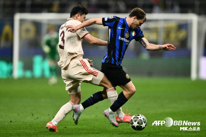 김민재는 팀을 위해 희생했다. 김민재는 지난해 10월 7일 아인트라흐트 프랑크푸르트전에서 왼쪽 아킬레스건을 다쳤다. 아킬레스건 부상은 축구 선수에게 치명적이다. 특히나 김민재의 포지션은 중앙 수비수다. 아킬레스건을 다치면, 상대 공격수와의 공중볼 경합, 속도 경쟁 등에서 밀릴 수밖에 없다. 김민재는 참고 뛰었다. 당시 독일 ‘TZ’가 전한 소식에 따르면, 김민재는 “아파서 벤치에 앉느니 차라리 뛰는 게 낫다”며 “팀에 도움을 줄 수 있는 게 있다면 무엇이든 할 것”이란 결연한 의지를 보였다. 이어 “동료들은 내가 파이터란 것을 알고 있다. 최대한 많은 경기에 출전해 팀에 도움이 되고 싶다”고 했다. 김민재는 아킬레스건 부상이 점점 심해지는 상황 속 투혼을 아끼지 않으며 팀의 리그 챔피언 탈환에 앞장섰다. 사진=AFPBBNews=News1