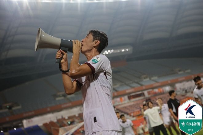 안영규가 광주 FC 유니폼을 입고 K리그 300번째 경기를 소화했다. 사진=한국프로축구연맹