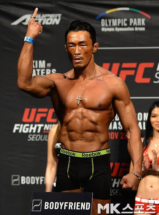 일본 파이터 추성훈이 2009~2015년 UFC 7경기를 치르면서 올린 평균소득이 정찬성 김동현 등 모든 한국인 종합격투기 선수를 능가한다는 통계가 공개됐다. 2015년 서울대회 계체 통과 후 추성훈. 사진=MK스포츠DB