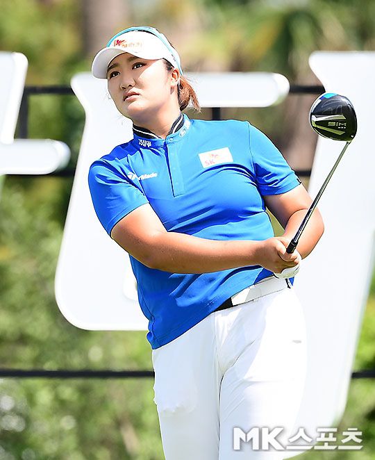 2일 제주도 제주시 세인트포 골프리조트(파72·6500야드)에서 제주삼다수 마스터스(총상금 8억원,우승상금 1억6천) 최종라운드가 열렸다. 1번홀 유해란이 드라이버 티샷을 날리고 있다. 사진(제주)=김영구 기자