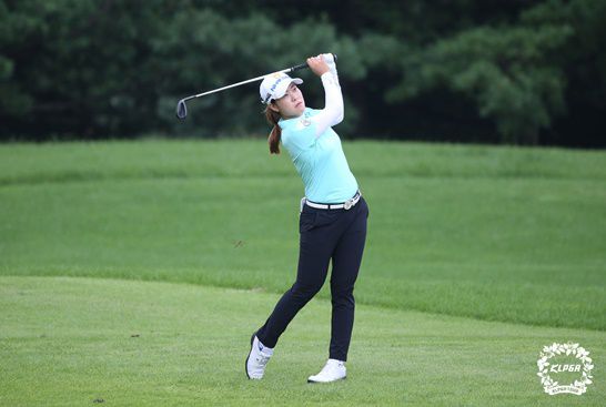 박민지가 3번홀에서 아이언 샷을 하고 있다. 사진=KLPGA 제공