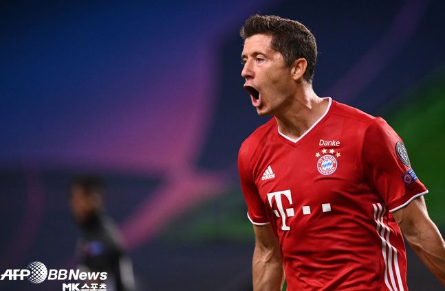 바이에른 뮌헨 공격수 로베르토 레반도프스키가 올림피크 리옹 상대로 1골을 기록하며 절정의 골감각을 유지했다. 사진(포르투갈 리스본)=AFPBBNews=News1