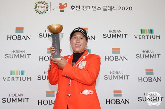 김복자가 챔피언스투어 2개 차전 연속 우승을 달성했다. 사진=KLPGA 제공