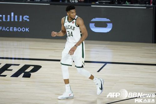 안테토쿤포가 올해의 수비 선수에 선정됐다. 사진=ⓒAFPBBNews = News1