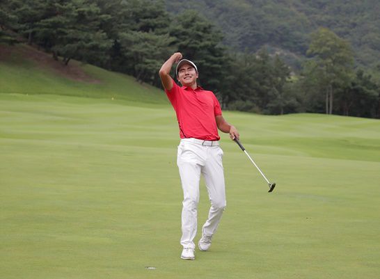 우승 세리머니를 펼치고 있는 김한별. 사진=KPGA 제공