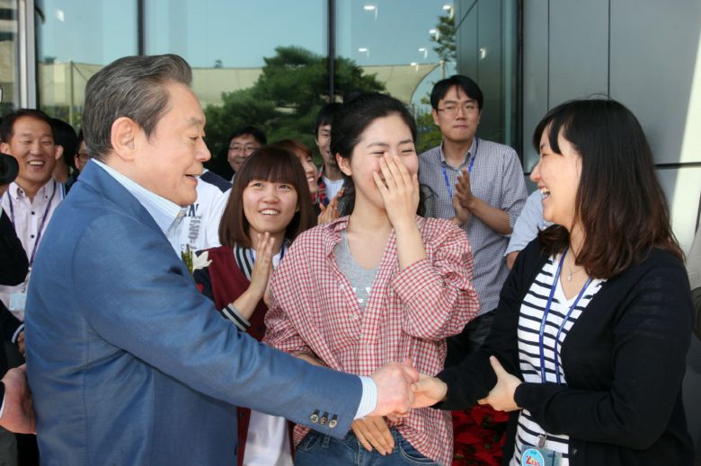 2011년 반도체 16라인 가동식. [사진제공 = 삼성전자]