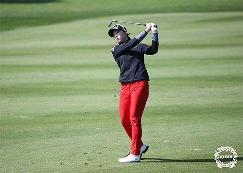 김유빈이 30일 한국여자프로골프(KLPGA) 투어 SK네트웍스·서울경제 레이디스 클래식 2라운드에서 이븐파 72타를 기록했다. 중간합계 7언더파 137타로 단독 선두에 올라있다. 사진=KLPGA 제공