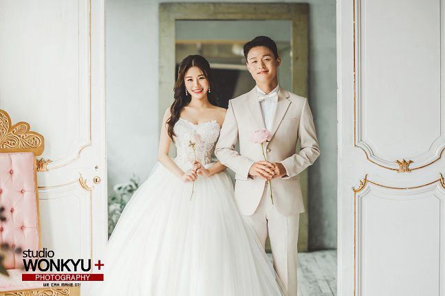 축구대표팀 미드필더 주세종이 장채린 아나운서와 부부의 연을 맺었다. 사진=원규스튜디오 제공