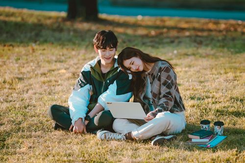 넷플릭스가 ‘런 온’을 12월 16일부터 전 세계에 서비스한다.  사진=런온 스틸컷