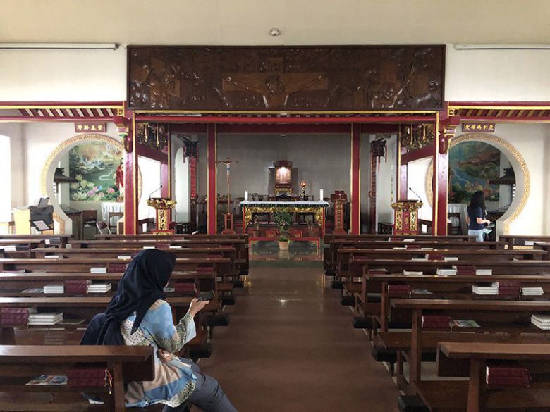 중국어 미사가 진행되는 자카르타 차이나타운 내 교회