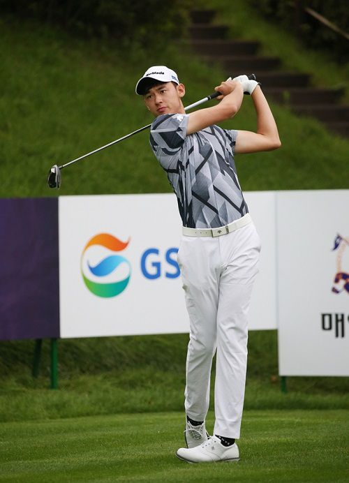 마이카 로렌 신은 2015년 마틴 김 이후 처음으로 KPGA 1부리그 장타왕을 차지한 외국인이다. “아버지, 외할아버지, 외할머니가 한국인”이라며 코리안투어에서 성공하겠다는 의지를 다졌다. 사진=한국프로골프협회 제공