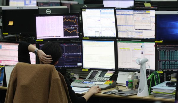 `동학개미` 주도로 증시가 상승하면서 펀드매니저들 고민이 깊어지고 있다. [매경DB]