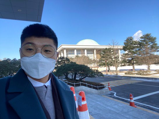 케이지를 떠난 권아솔이 국회에 나타났다. 사진=로드FC 제공