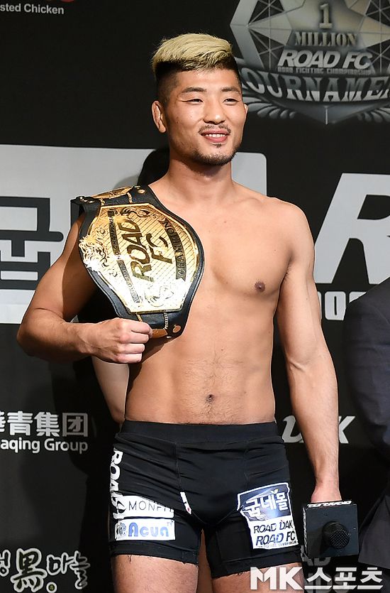 로드FC 전 챔피언 권아솔이 선수가 아닌 아마추어 6명과 휴식시간 포함 10분씩 스파링을 하겠다며 참가자를 모집한다. 사진=MK스포츠DB