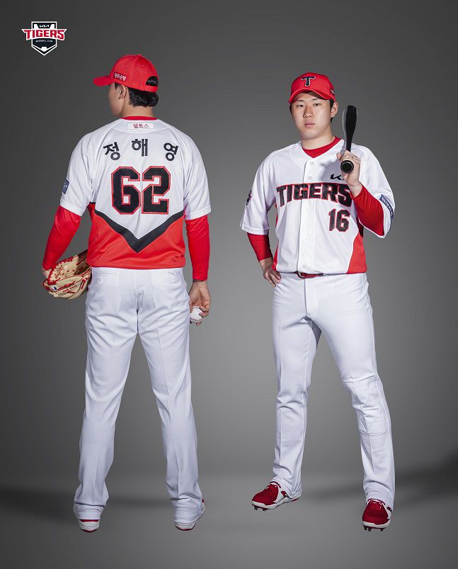 프로야구단 KIA타이거즈가 모회사 새 로고를 적용하고 색상을 변경한 CI 및 유니폼을 공개했다. 사진=KIA타이거즈 제공