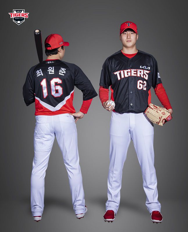 프로야구단 KIA타이거즈가 모회사 새 로고를 적용하고 색상을 변경한 CI 및 유니폼을 공개했다. 사진=KIA타이거즈 제공