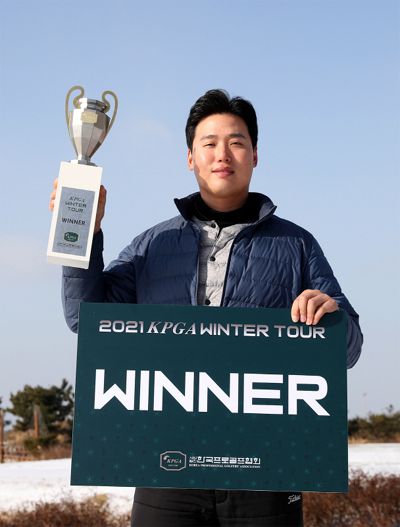 KPGA 윈터투어 1차전 우승자 서명재. [사진 제공 = KPGA]