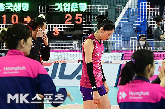 3경기 연속 셧아웃 패배와 시즌 최다 점수차 패배에 푹 처진 어깨.