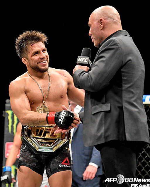 헨리 세후도가 올림픽 금메달과 UFC 2체급 챔피언, 종합격투기 6연승 중이라는 화려한 경력에도 ‘자신을 과대평가한다’는 굴욕적인 평가를 받았다. 사진=AFPBBNews=News1