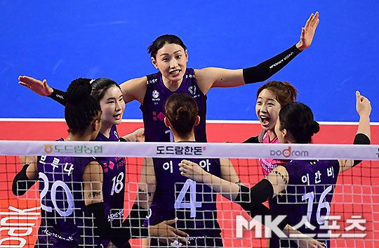 여자 프로배구 흥국생명이 28일 서울 장충체육관에서 도드람 2020-2021 V-리그 GS칼텍스와 경기를 치른다. 사진=MK스포츠 DB