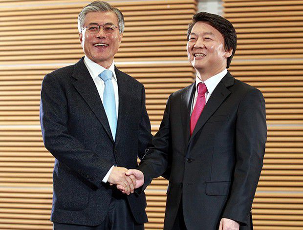 문재인 민주통합당 대선후보는 6일 서울 효창동 백범기념관에서 무소속 안철수 후보와 만나 "허심탄회하게 대화하고 성의있게 협의할 것"이라고 밝히고 있다.2012.11.6.[사진=매경DB]