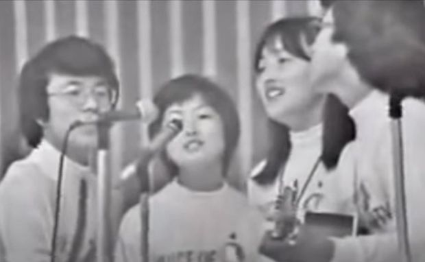 대학시절 퐁퐁사중창단의 멤버로 가요제에 참가한 박영선 장관 [사진=박영선장관 유튜브캡처]