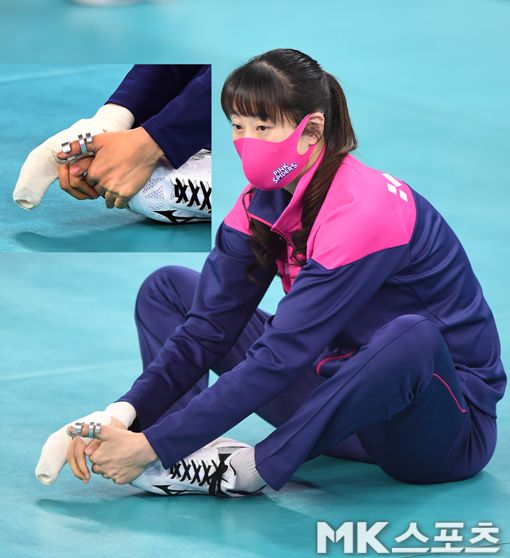 팀 맏언니 김세영 역시 양 손에 깁스를 하고 훈련에 참가했다.