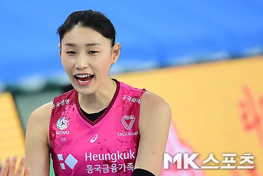 김연경이 2020-21 한국프로배구 V리그 여자부 시즌 도중 유럽배구연맹 컵대회 우승팀 사우젤라 몬차 영입 제의를 받았다는 현지 소식이다. 사진=MK스포츠DB