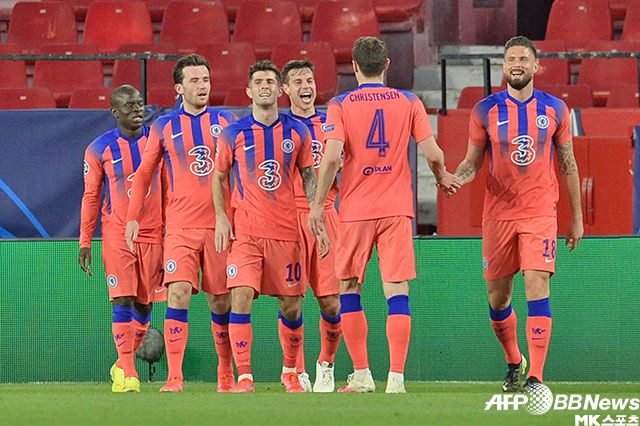 첼시가 포르투를 완파하고 2020-21 UEFA 챔피언스리그 4강 진출 확률을 98%까지 끌어올렸다. 포르투전 득점 후 기뻐하는 첼시 선수들. 사진(스페인 세비야)=AFPBBNews=News1