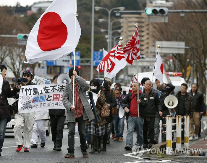 지난 2015년 시마네현 `다케시마의 날` 기념식에서 우익들이 독도 영유권을 주장하는 시위를 벌이고 있다 [사진=연합뉴스]