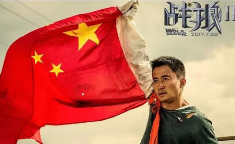 국내에서도 개봉했던 중국 역대 흥행 1위 영화 `전랑(戰狼)2` "중국을 모욕하는 자는 누구든 근절돼야 한다"는 영화 내용처럼 근래 중국의 호전적 외교 행보가 `전랑외교(戰狼外交)`라는 비판을 받고있다