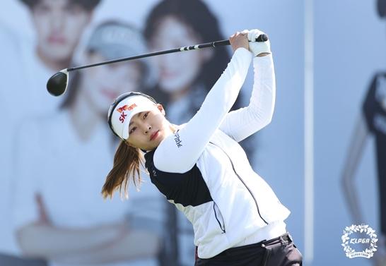 김지영2가 KLPGA챔피언십 이틀 연속 선두를 질주했다. 사진=KLPGA 제공
