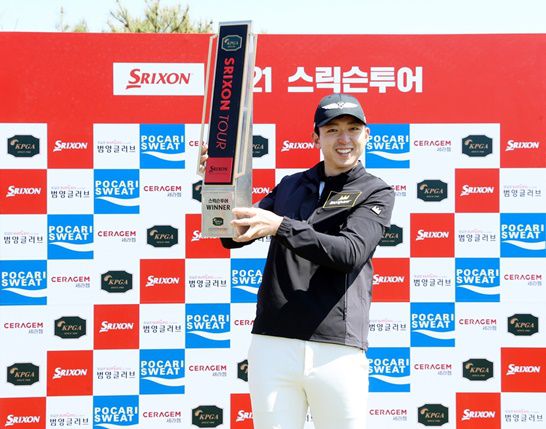 2021 스릭스투언 시즌 1 우승을 차지한 안준형. 사진=KPGA 제공