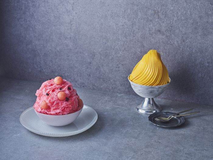 웨스틴 조선 서울 `수박빙수`(왼쪽)와 `애플망고빙수`. <사진제공=조선호텔앤리조트>