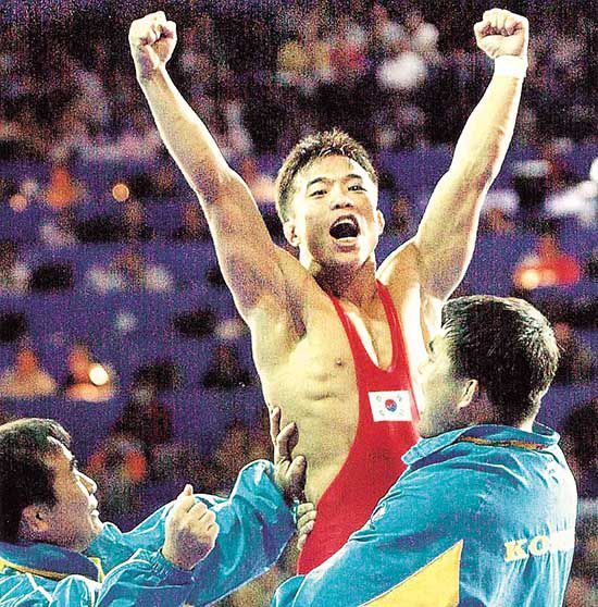 그레코로만형 54kg급 레슬링에서 금메달을 딴 심권호 선수 /사진=공동사진기자단